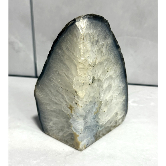 Agate Quartz Crystal Geode Polished 5.25 Tall 2.2 Pounds - Picture 1 of 8